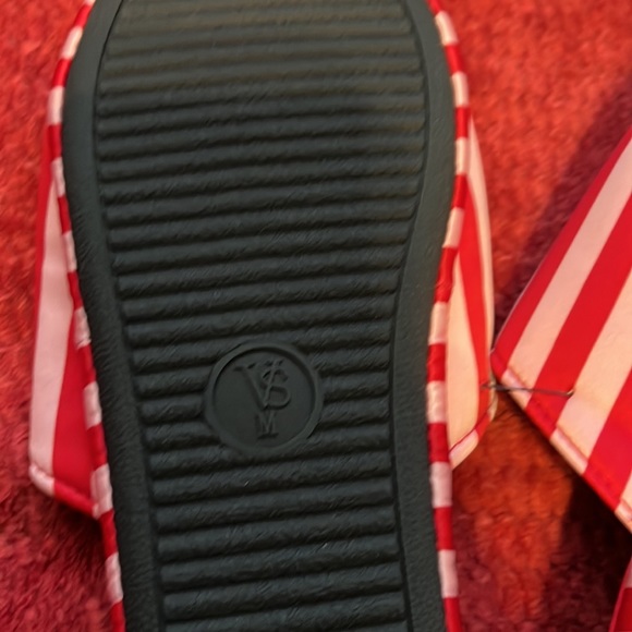 Slippers from Victorias Secret!! - Picture 2 of 2